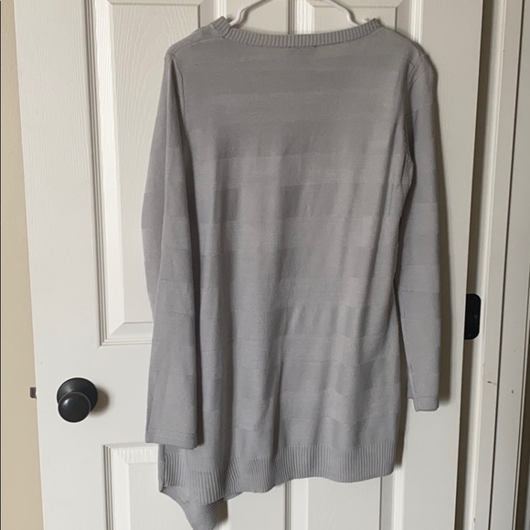 Light gray asymmetrical sweater - Picture 2 of 6